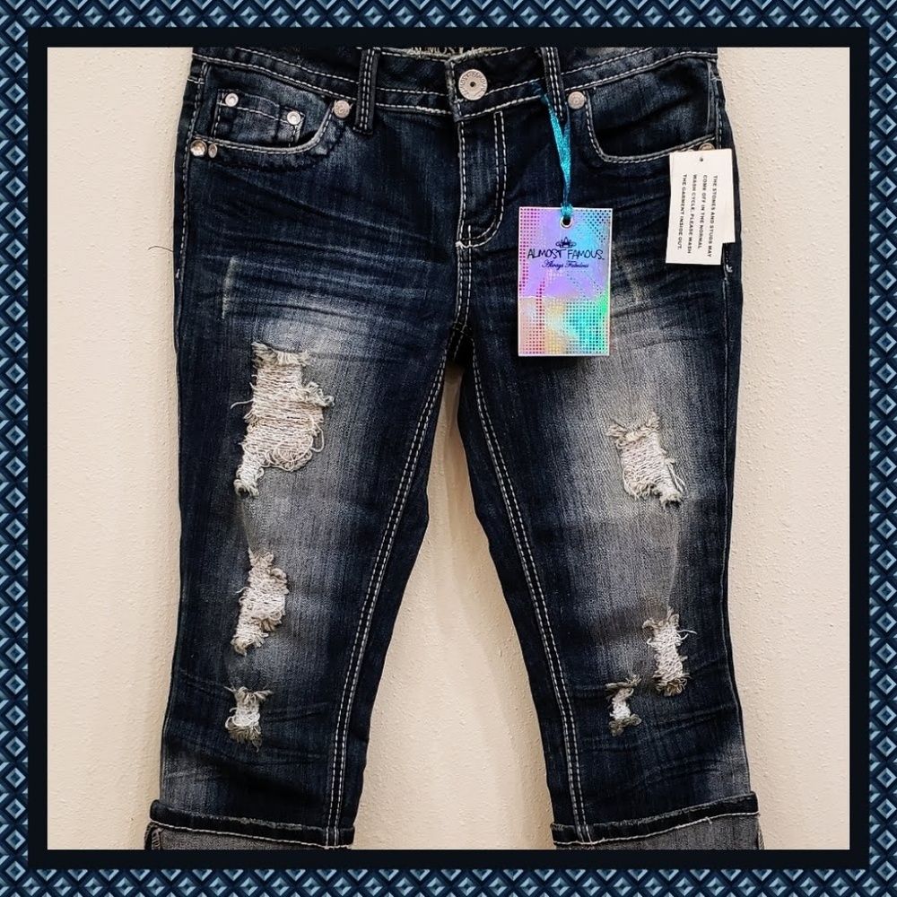 NWT Almost Famous Capris/Long Shorts